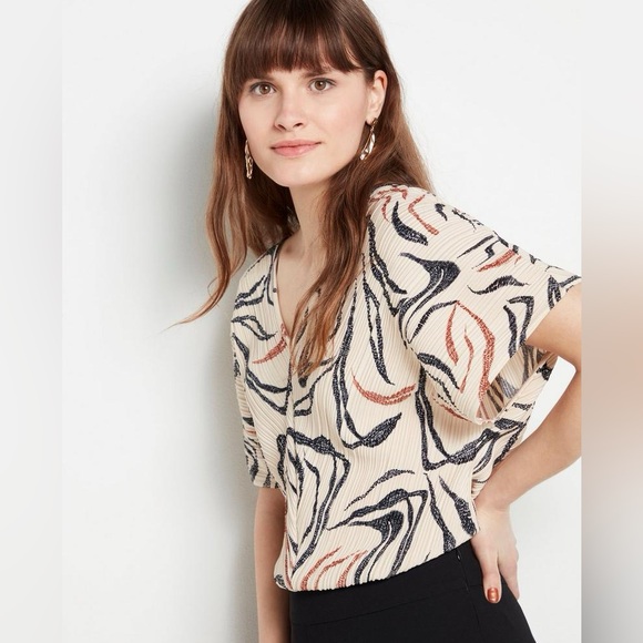 Lindex Pleated V Neck Top Blouse Short Sleeve Size Small NWOT - Picture 3 of 10